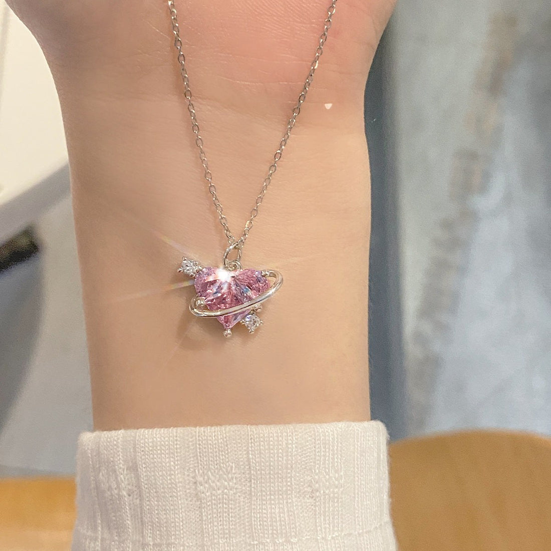 Cosmo Amor — Collar Corazón con Anillo Planetario